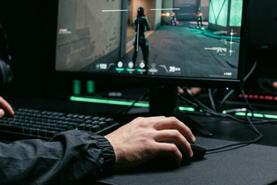 Valorant click timing practice with tactical FPS aiming and precise headshot mechanics