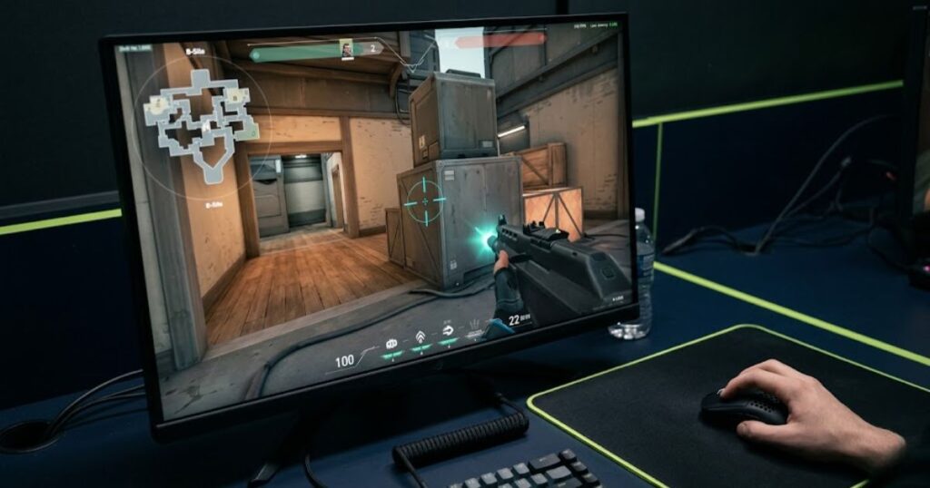 Tactical aiming setup using a lightweight gaming mouse in Valorant