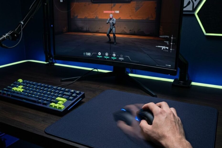 Tracking aim practice setup in Valorant with gaming mouse and tactical FPS movement control