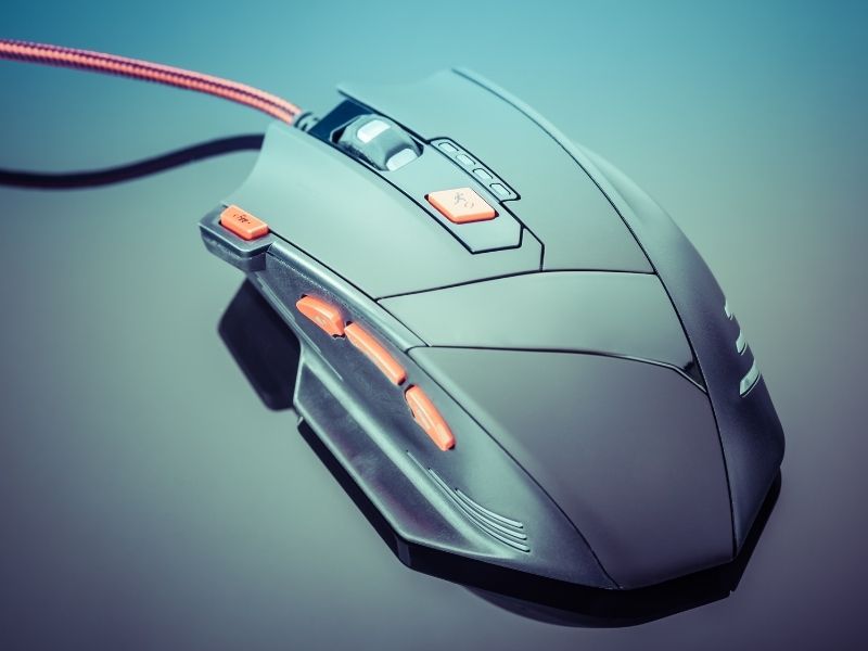Gaming mouse for FPS games focused on aiming precision and competitive performance
