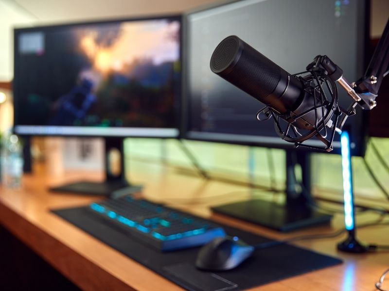Gaming microphone for clear voice communication