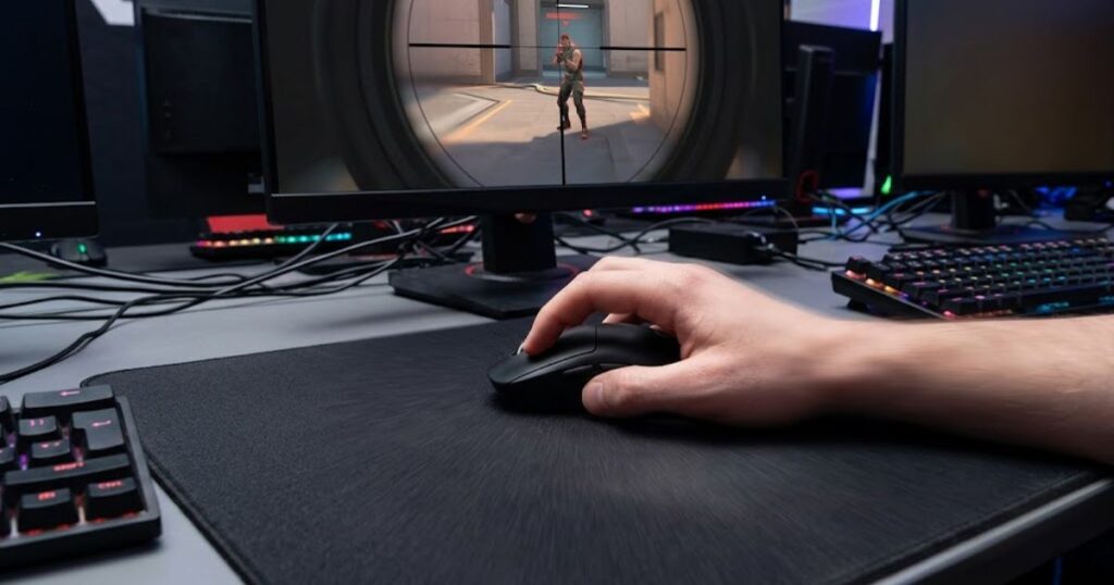 FPS player using fingertip grip to perform a fast flick shot with a gaming mouse.